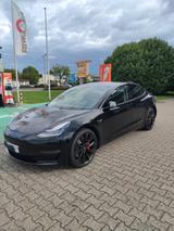 Tesla Model 3 Performance Allrad Monitoren - Tesla Model 3 in Düsseldorf