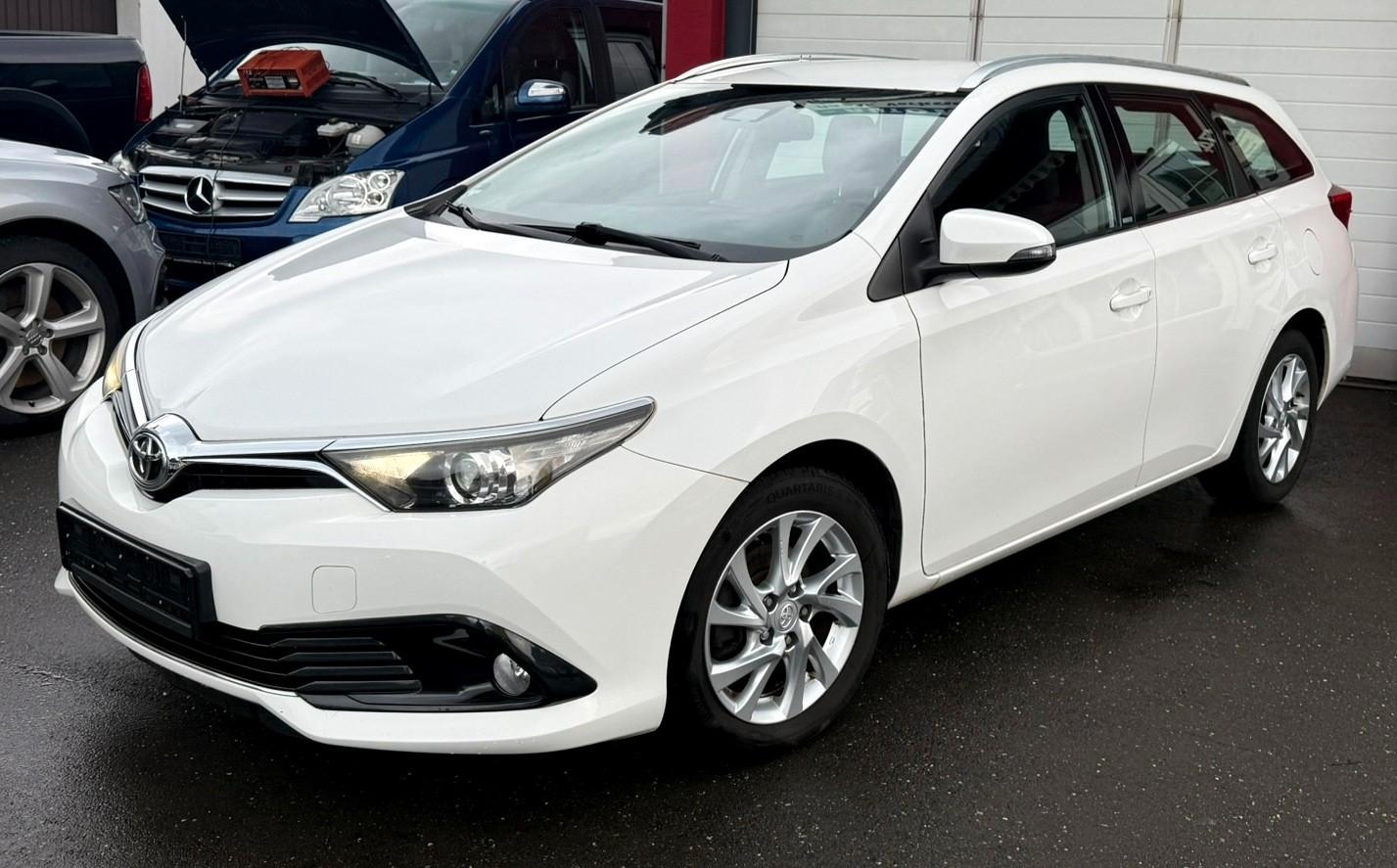 Toyota Auris Touring Sports Edition-S Automatik/Navi