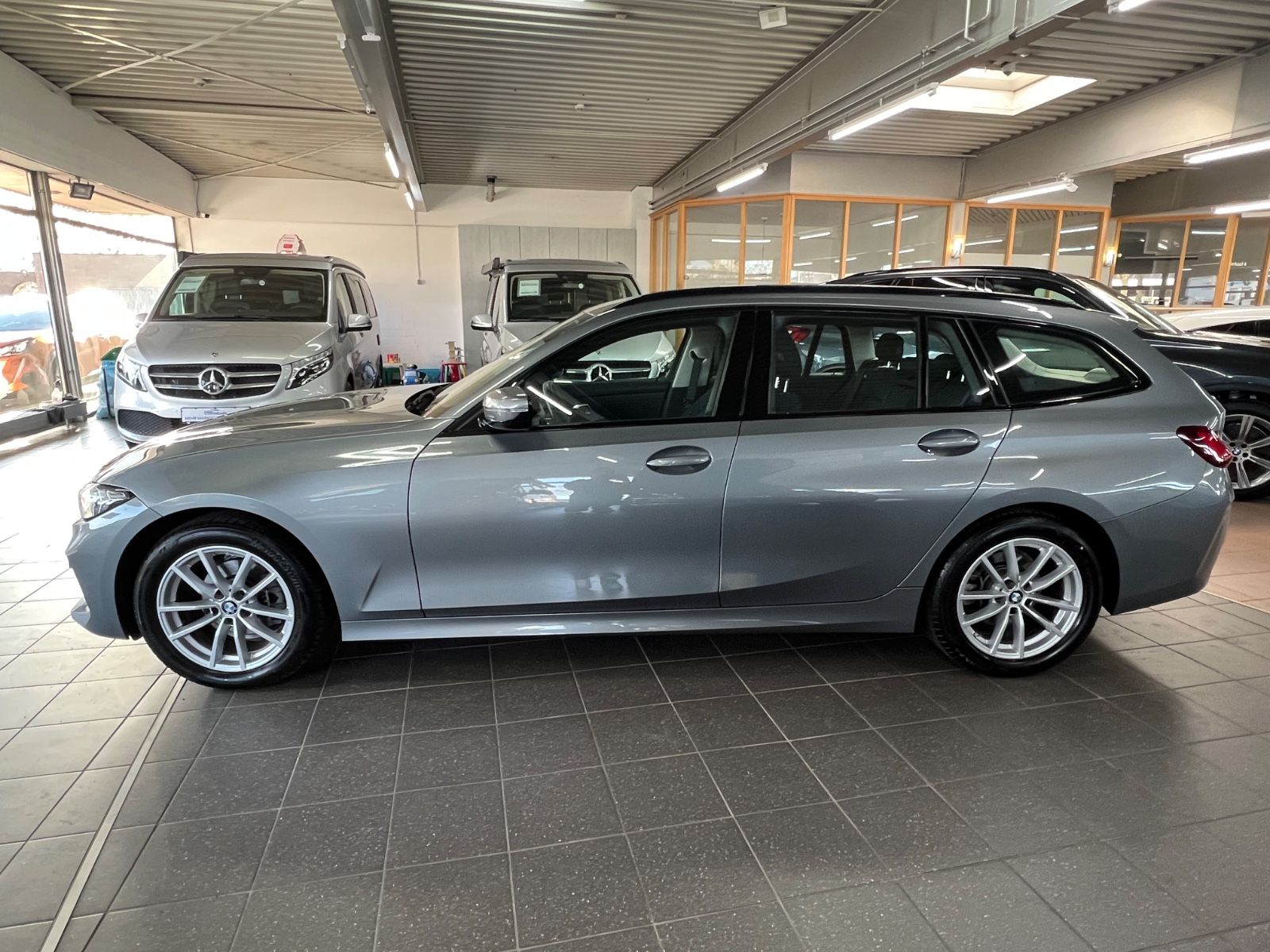 BMW 318 d Touring Driving Assistant+Curved+FACE foto 6