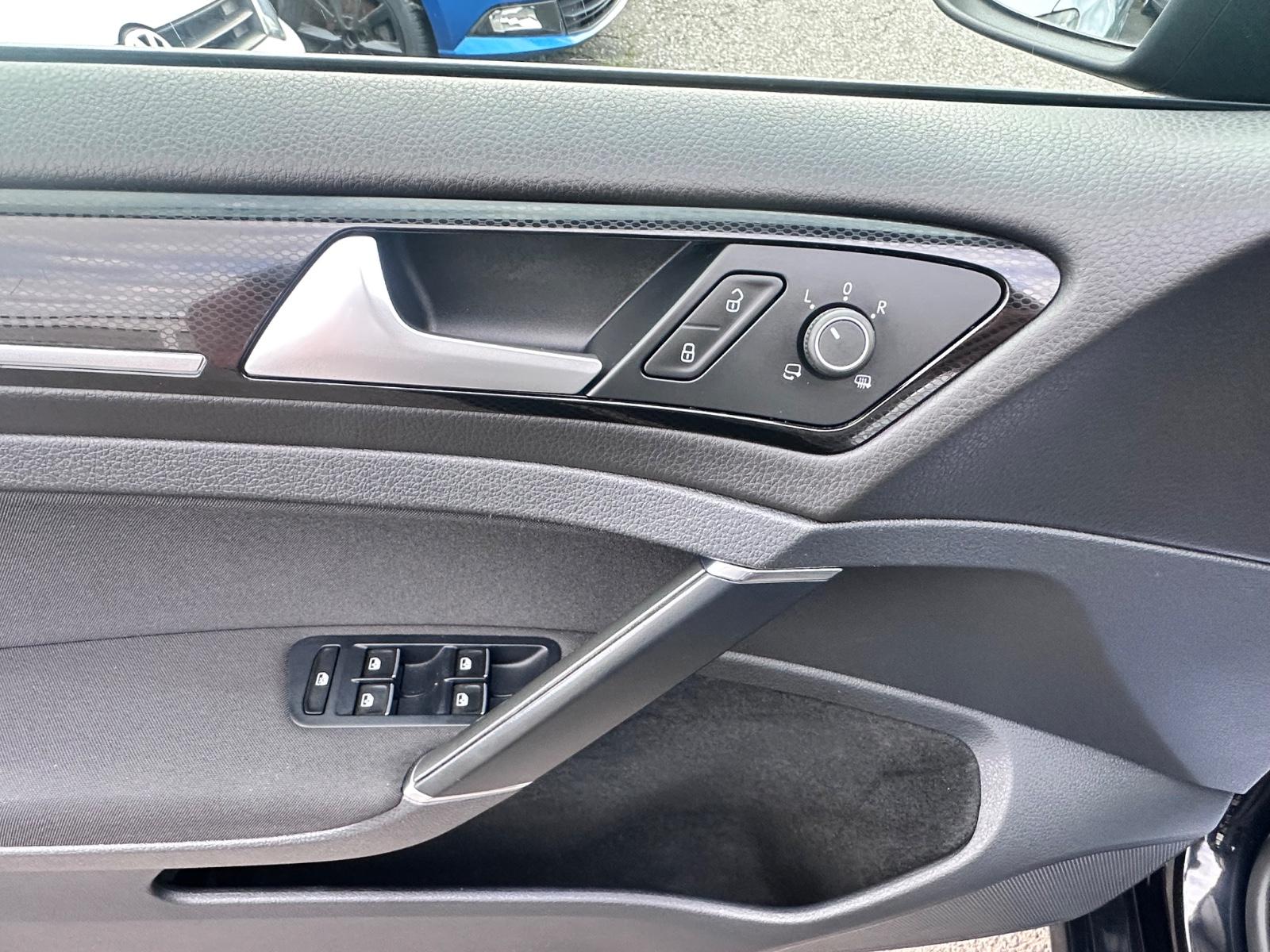 Volkswagen Golf VII Lim. Highline DSG SitzHeiz. LED Alcanta