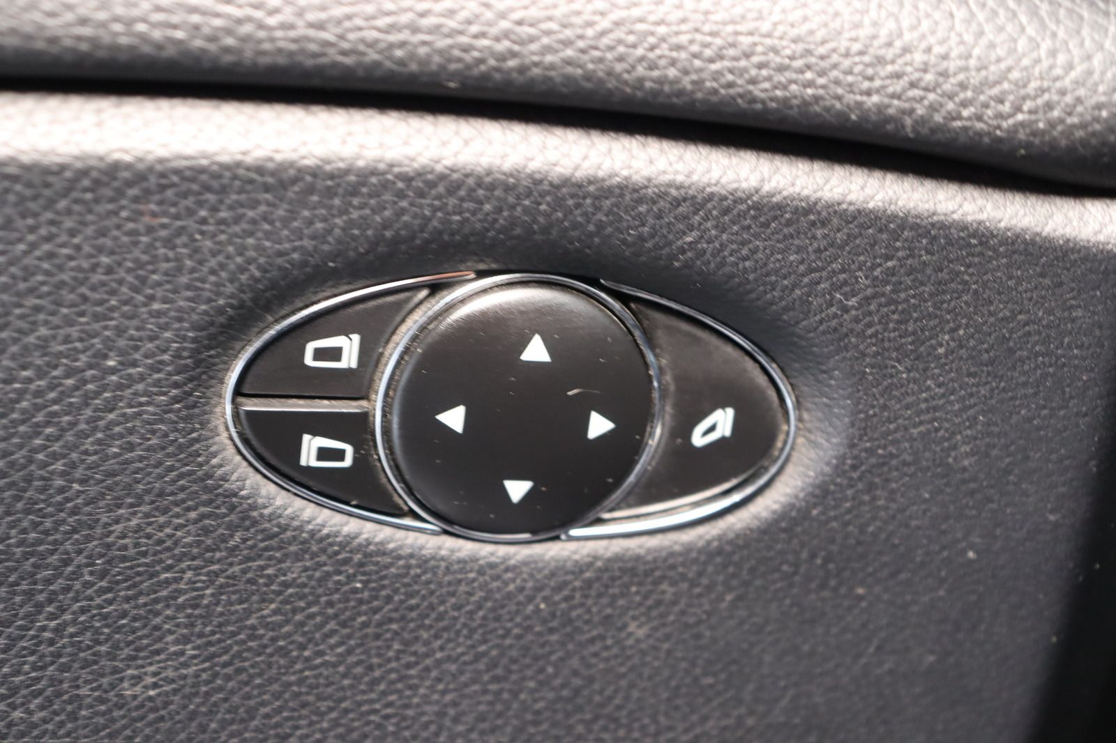 Fahrzeugabbildung Mercedes-Benz CLS 320 CDI Leder * Navi * Sitzheizung