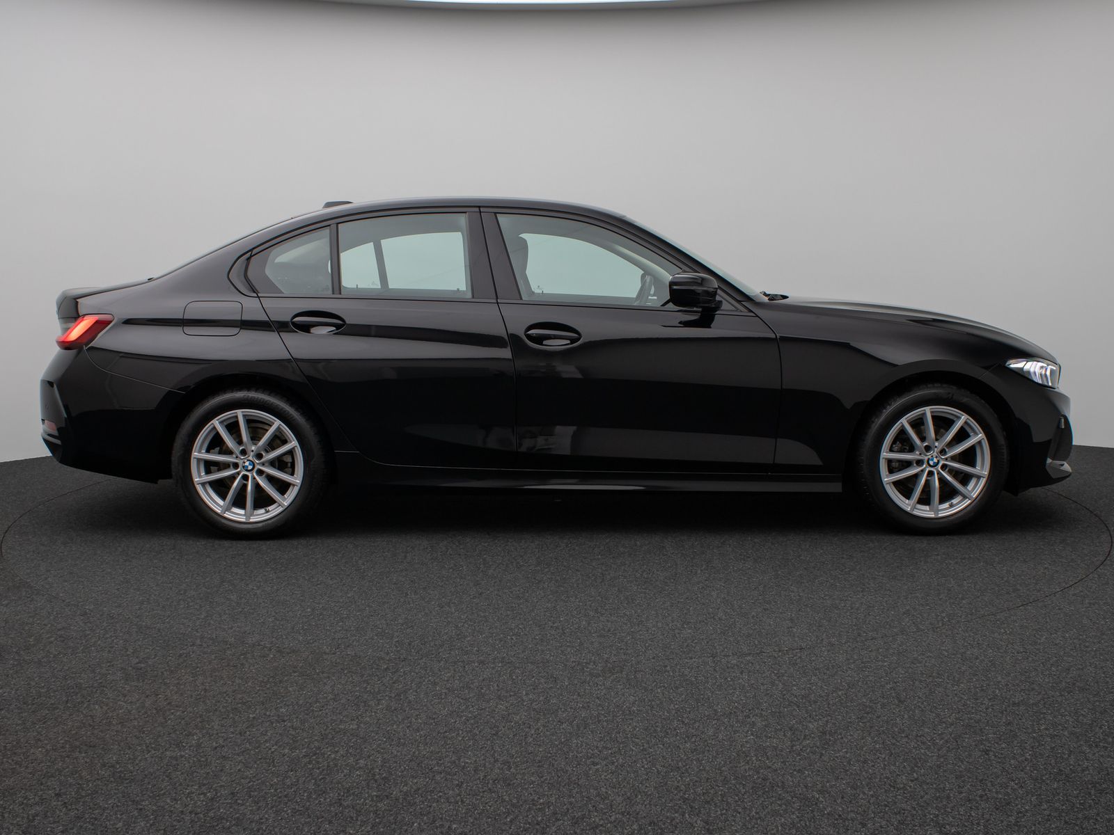 Fahrzeugabbildung BMW 318i HUD DAB CockPitPro PDC Geschwindigkeitsreg