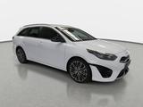 Kia TECHNOLOGIE PERFORMANCE - weiße Kia cee'd Sportswagon
