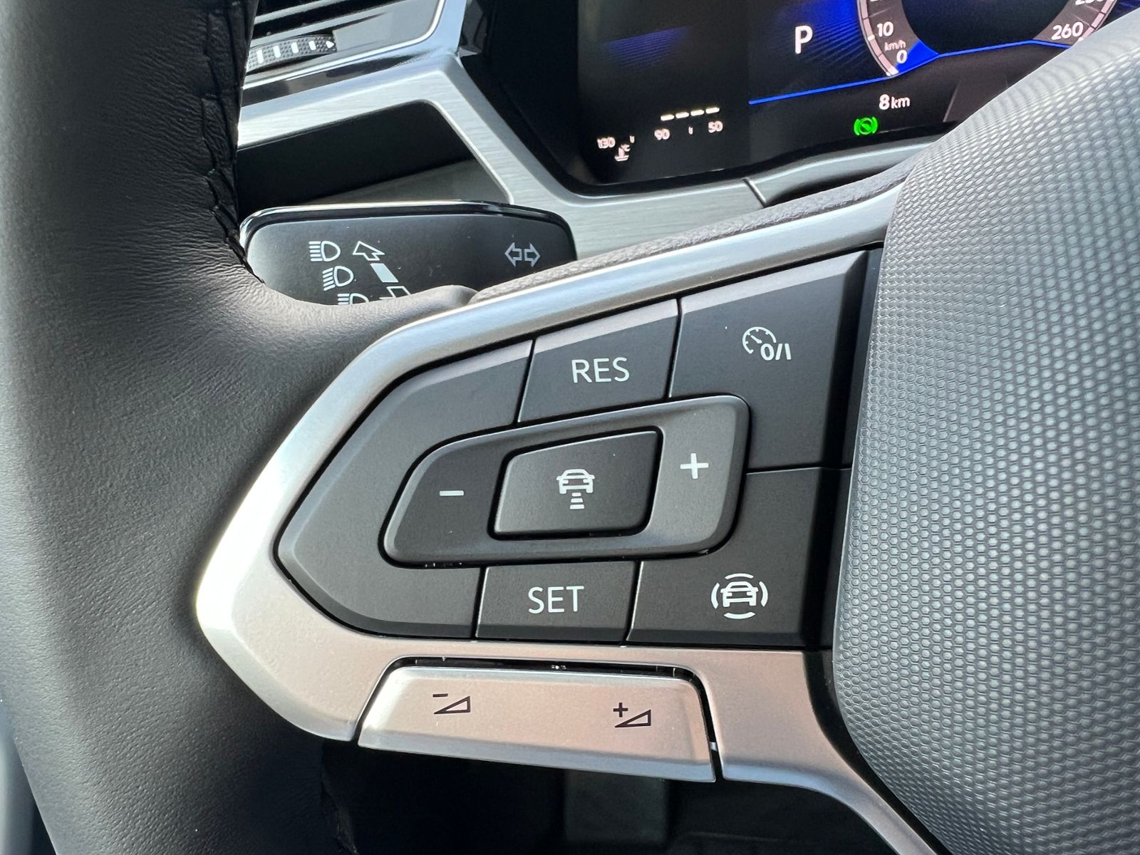 Fahrzeugabbildung Volkswagen Touran Comfortline 1.5 TSI DSG *LED, AHK, 7-Sitz