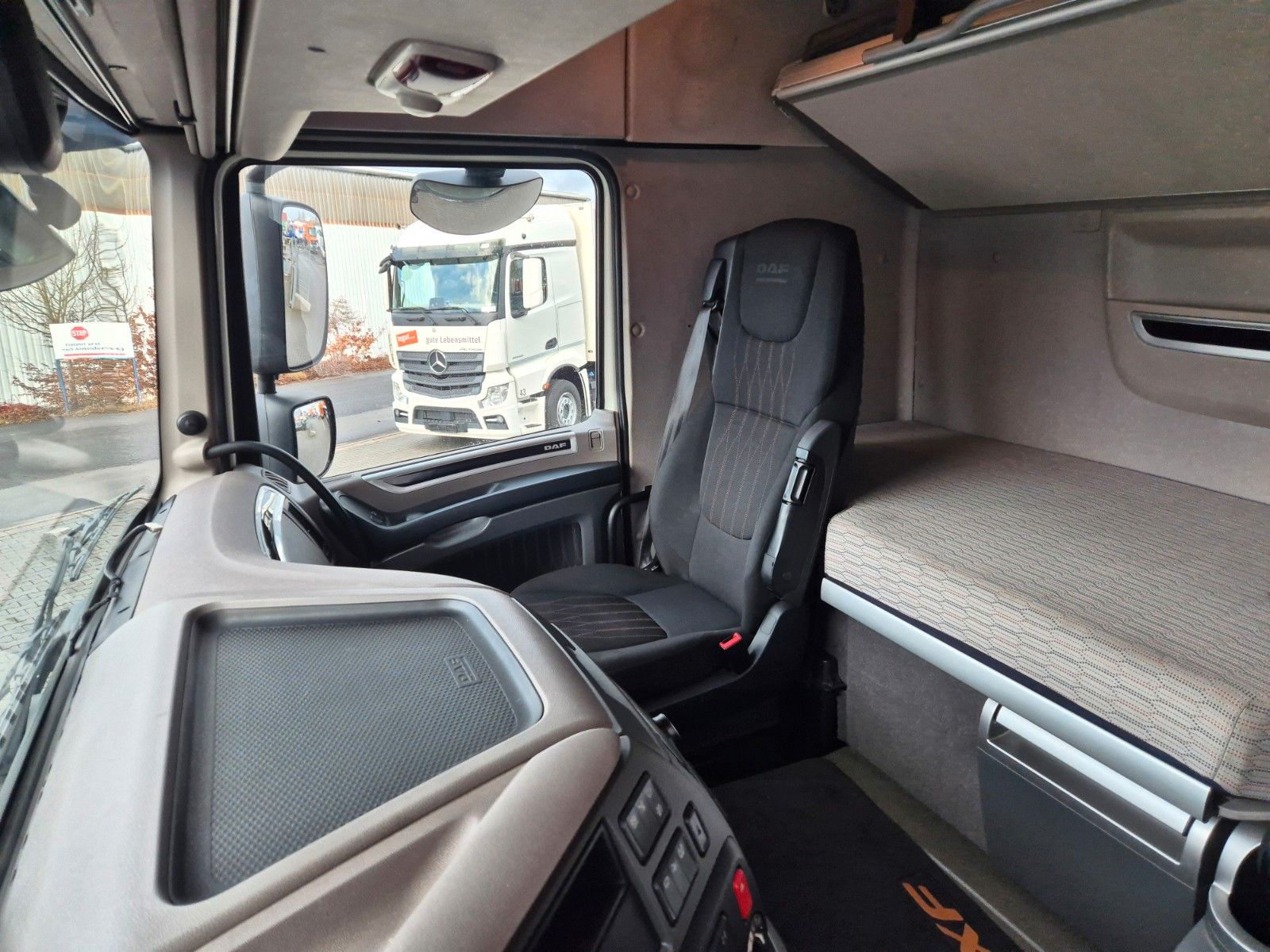 Fahrzeugabbildung DAF XF 450 4x2 Spoiler Klima 2x Tank 2x Bett