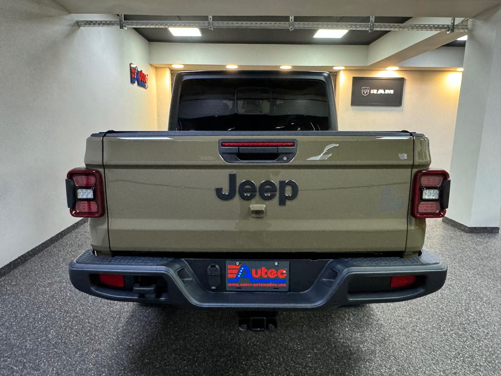 Fahrzeugabbildung Jeep GLADIATOR WILLYS '41 ED. 3.6L-V6 HARDTOP-SOFTTOP