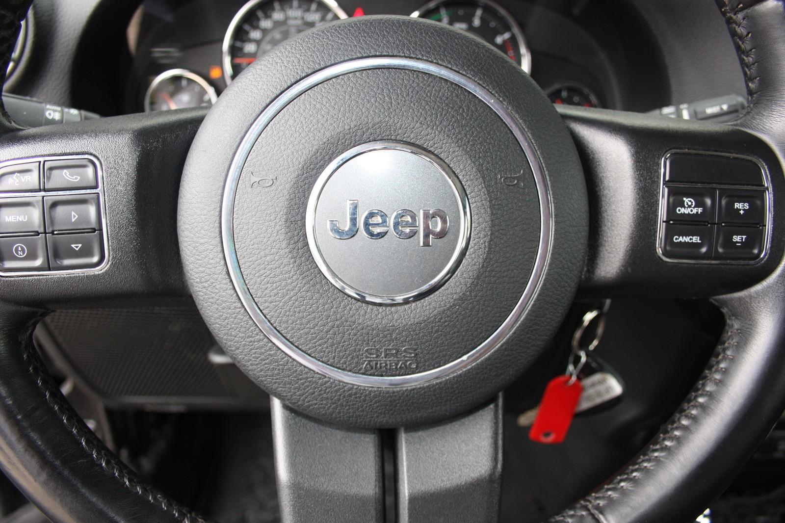 JEEP WRANGLER 2.8 SAHARA AUTO. GPS / CUIR / ATTELAGE / LED | 200 ch | 4X4 | ATTELAGE FIXE | PANORAMA | SELLERIE CUIR