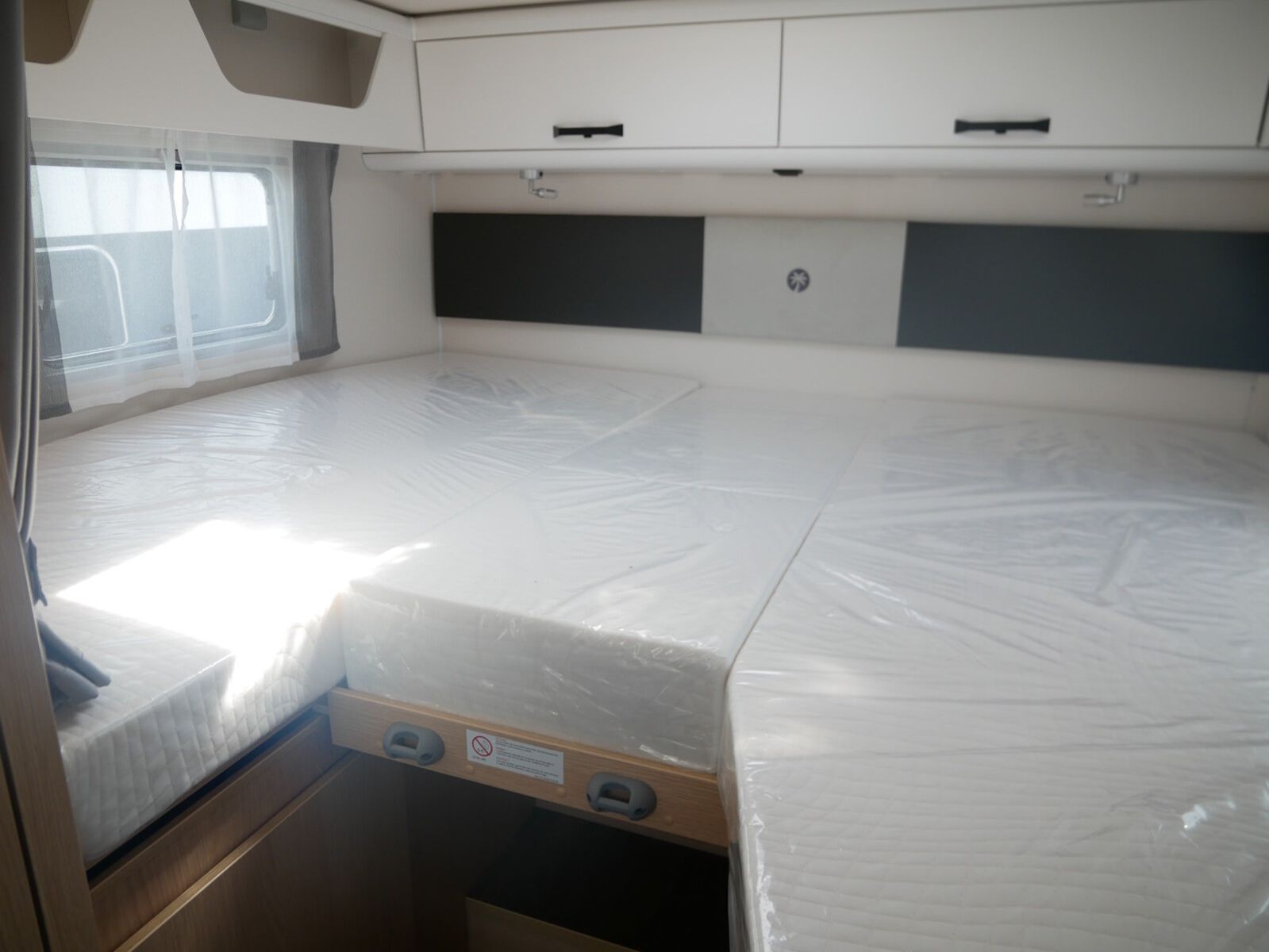 Fahrzeugabbildung Sunlight Adventure T Ford 670S Bi-Xenon,AbwTankIsoliert
