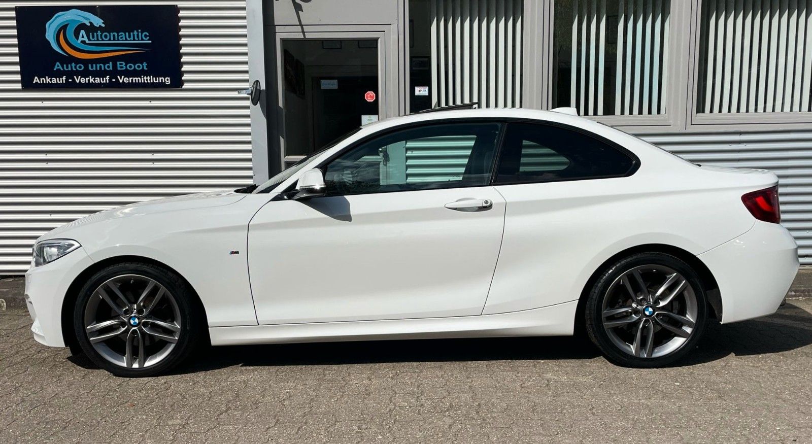 Fahrzeugabbildung BMW 220d Coupe SAG M SPORT PAKET NAVI GSD H&K SOUND