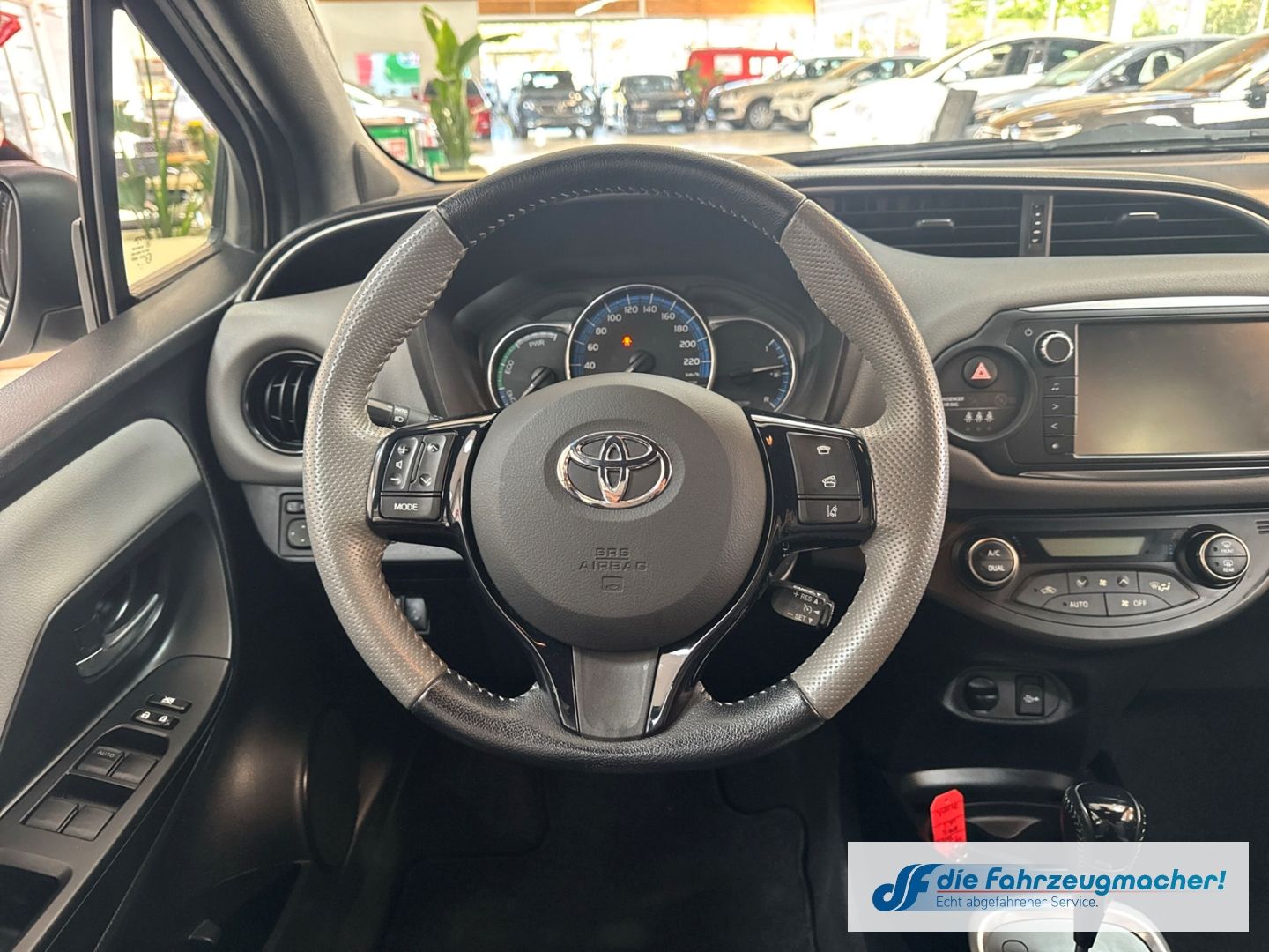 Fahrzeugabbildung Toyota Yaris Style Hybrid Mehrzonenklima DAB SHZ Keyles