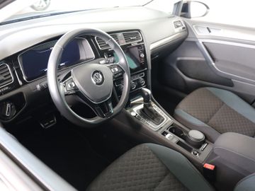 Volkswagen Golf Variant 1.6TDI DSG IQ DRIVE LED KAMERA ACC