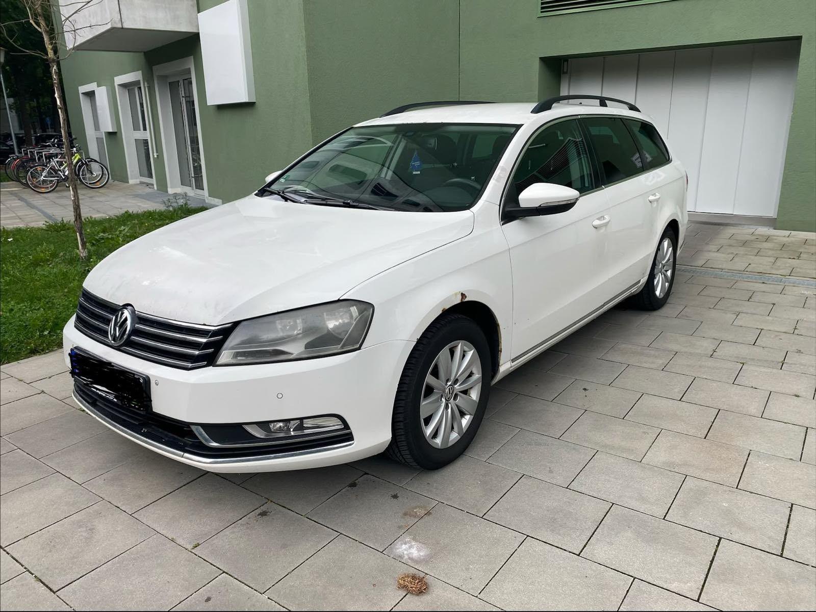 Volkswagen Passat 2012 — interior