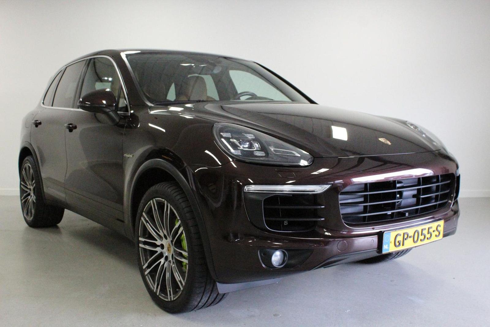 Porsche Cayenne 3.0 S E-Hybrid | 480PK | STANDKACHEL | B