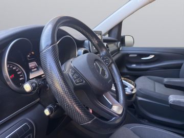 Mercedes V 220 - 11