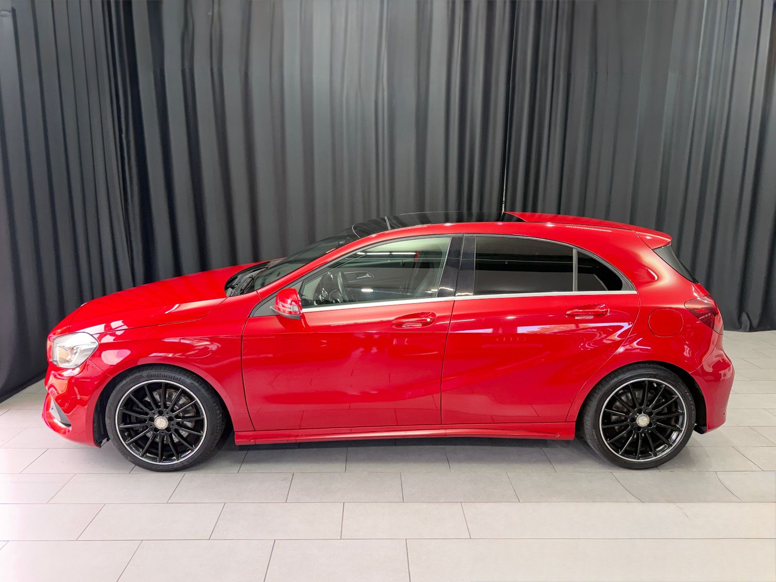 Fahrzeugabbildung Mercedes-Benz A 250 4Matic AMG-LINE|PANORAMA|7G AUTOMATIK|