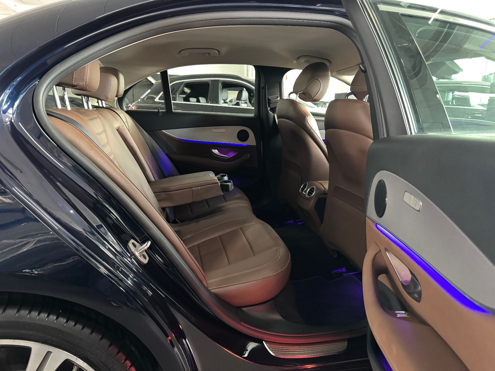 Fahrzeugabbildung Mercedes-Benz E 450 4MATIC 9G-TRONIC 2X AVANTGARDE FACELIFT