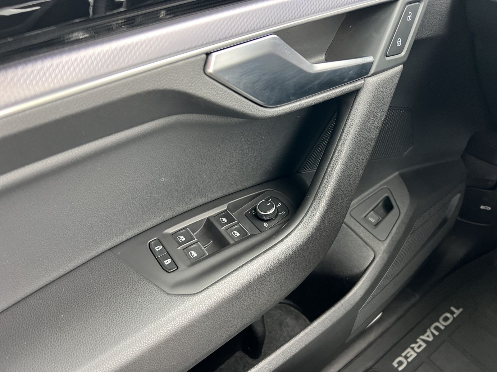 Fahrzeugabbildung Volkswagen Touareg R-Line 4M TDI IQ.Light ACC AHK LUFT STH