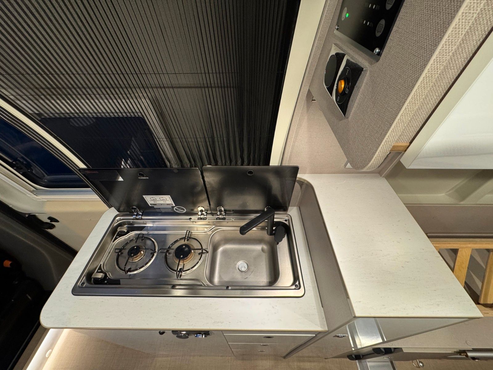 Fahrzeugabbildung Bürstner Delfin C 621 Limited - Garantie - Motorradbühne!