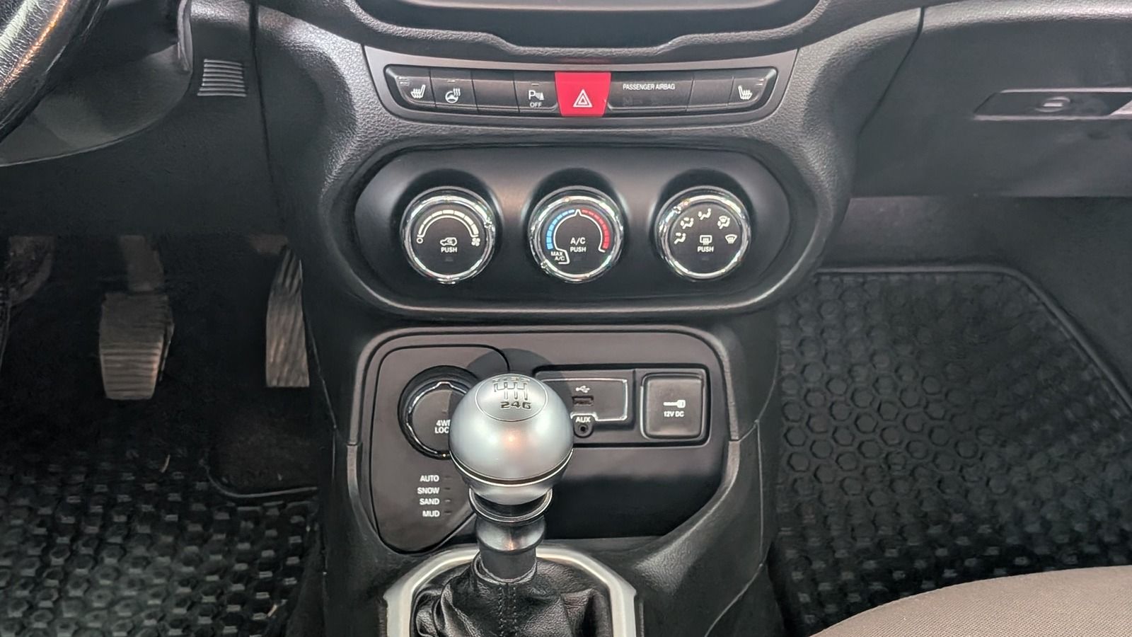Fahrzeugabbildung Jeep Renegade 2.0 MultiJet II 140 AWD * AHK Night Eag