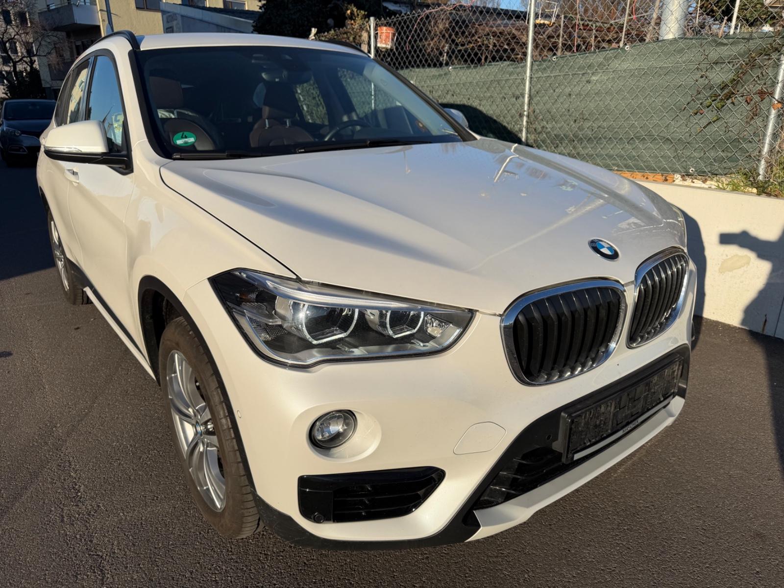 BMW X1 xDrive 20 i Sport Line*HiFi*KAMERA*LEDER