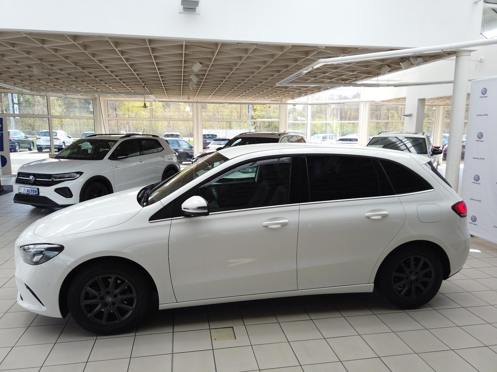Mercedes-Benz B 180 d Style AUTOMATIC/NAVI/AHK/EL. KLAPPE/SHZ.