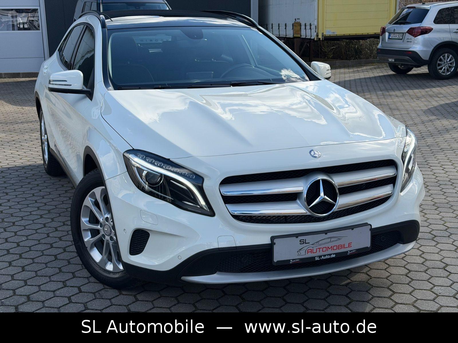 Mercedes-Benz GLA 200 Style  66.000 km. Bi-Xenon Panorama