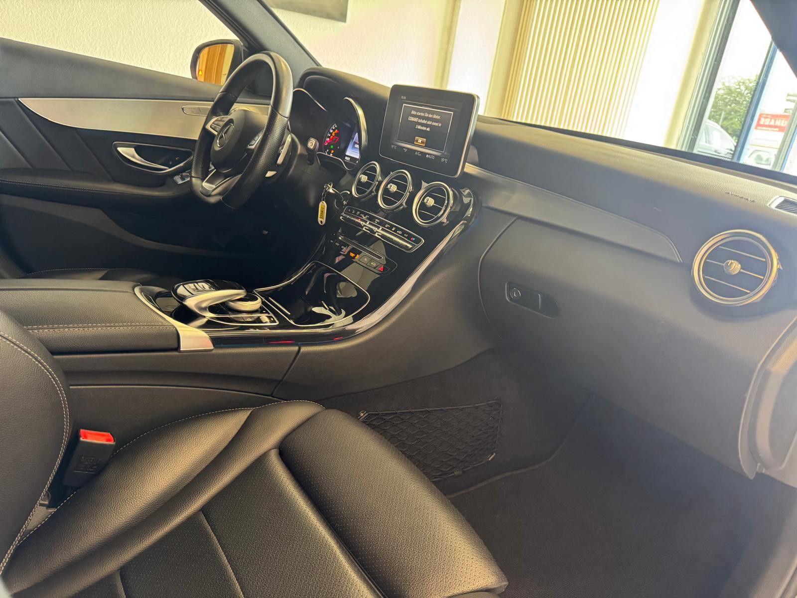 Fahrzeugabbildung Mercedes-Benz C 300 T-Modell/AMG LINE/PANORAMA/NAVI/BURMESTER
