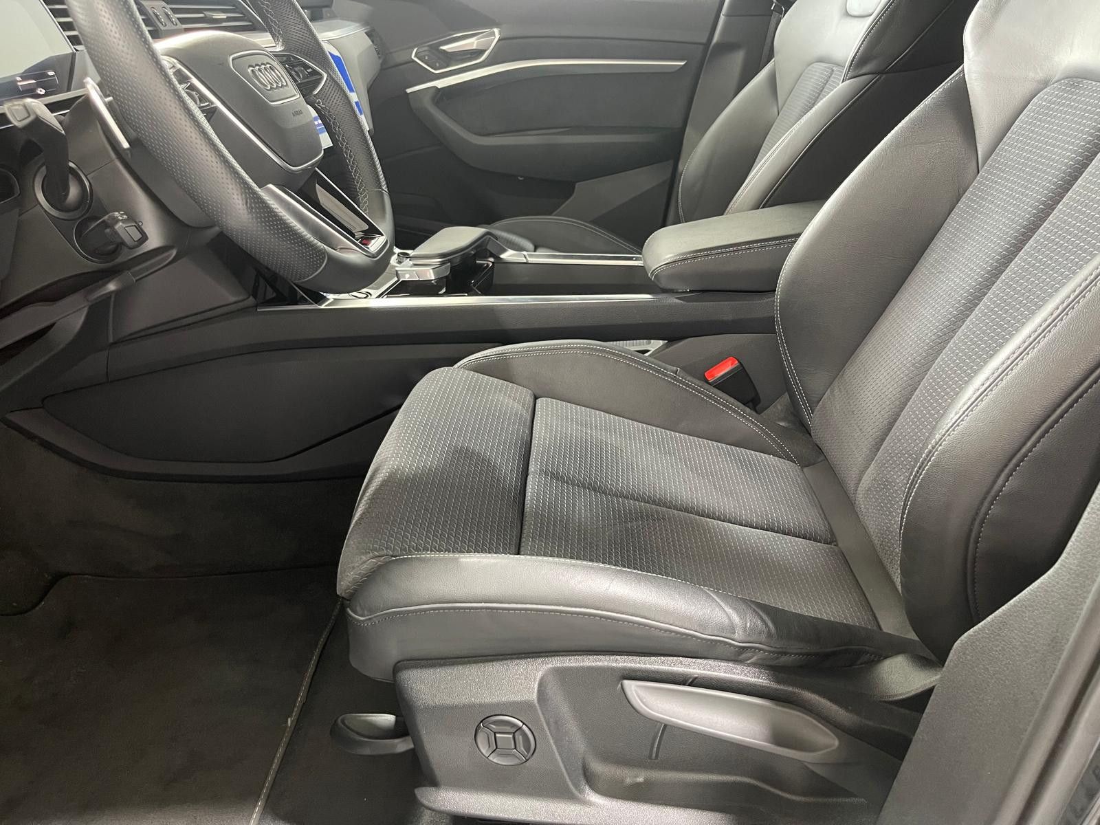 Fahrzeugabbildung Audi e-tron 55 Quattro*Audi-Anschlussgarantie*S-line*