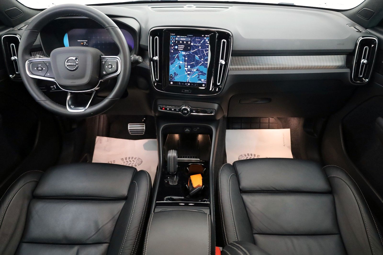 Fahrzeugabbildung Volvo XC40 Pro 78KWH AWD Leder,Navi,PanDach,Autopilot