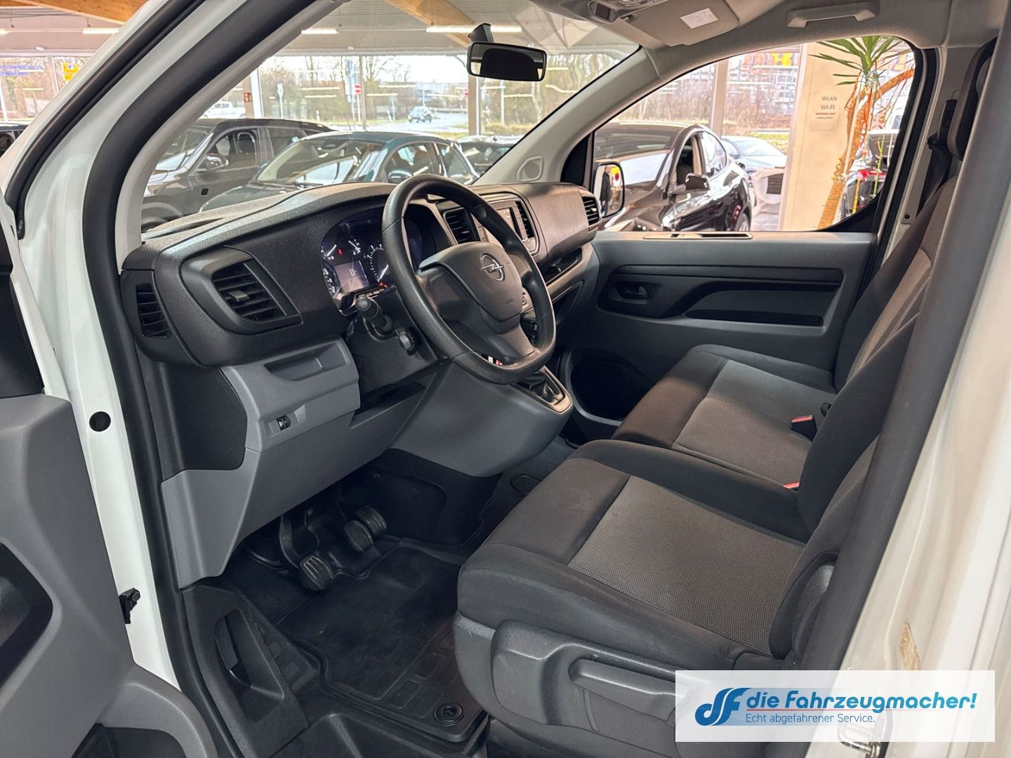 Fahrzeugabbildung Opel Vivaro L Apple CarPlay Android Auto Musikstreami