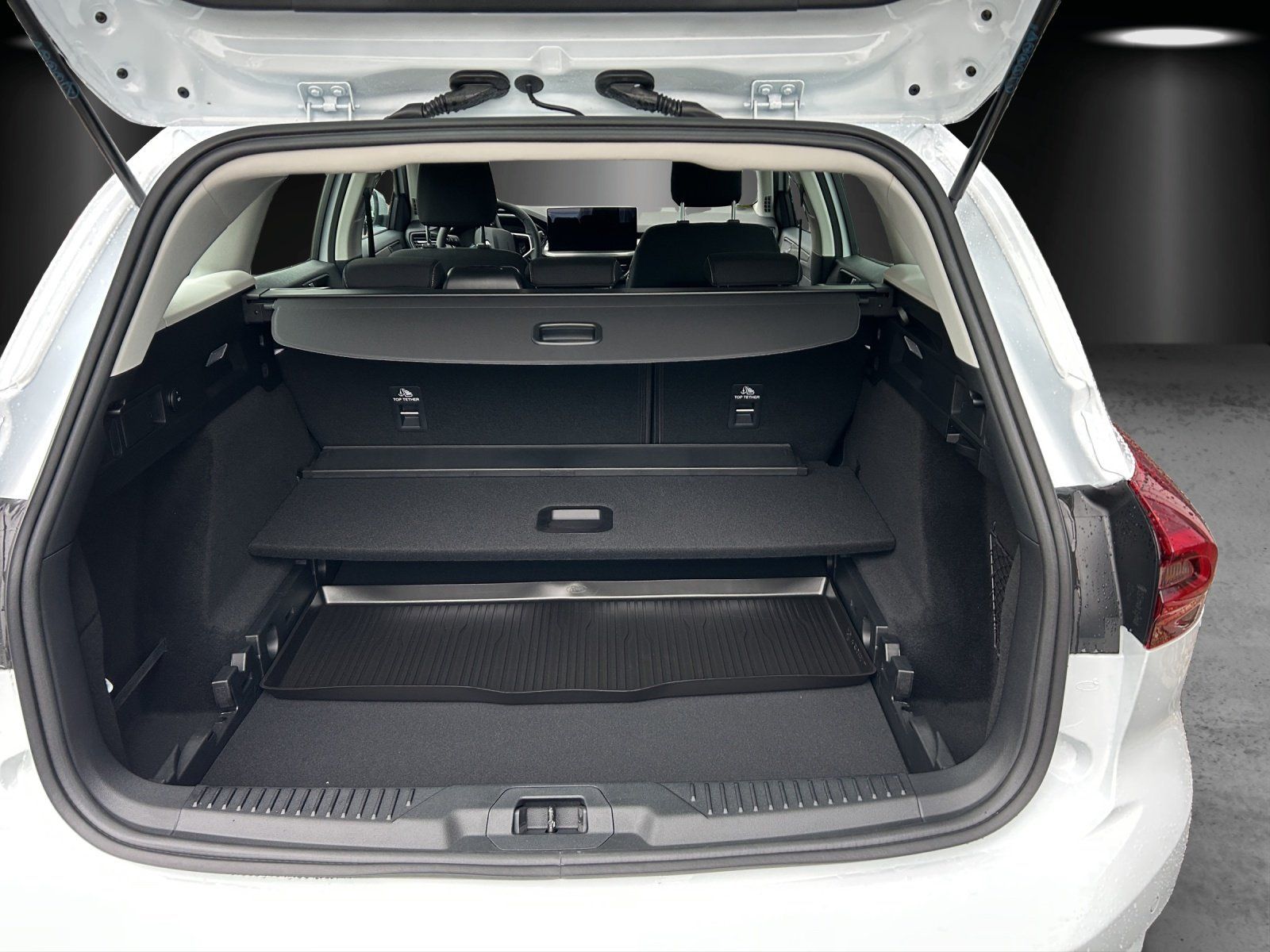 Fahrzeugabbildung Ford Focus Titanium Turnier Winter P. e.Call Kamera