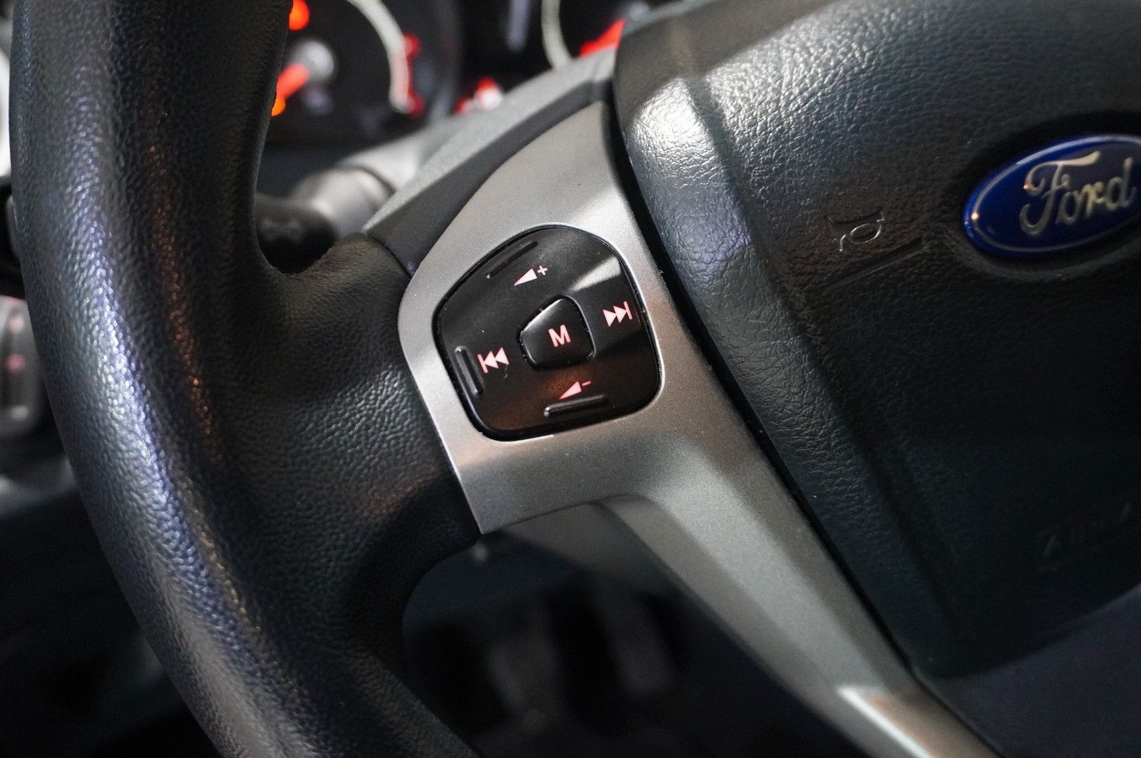 Fahrzeugabbildung Ford Fiesta 1.3 CHAMPIONS EDIT. 3-TÜR KLIMA/SHZ/USB