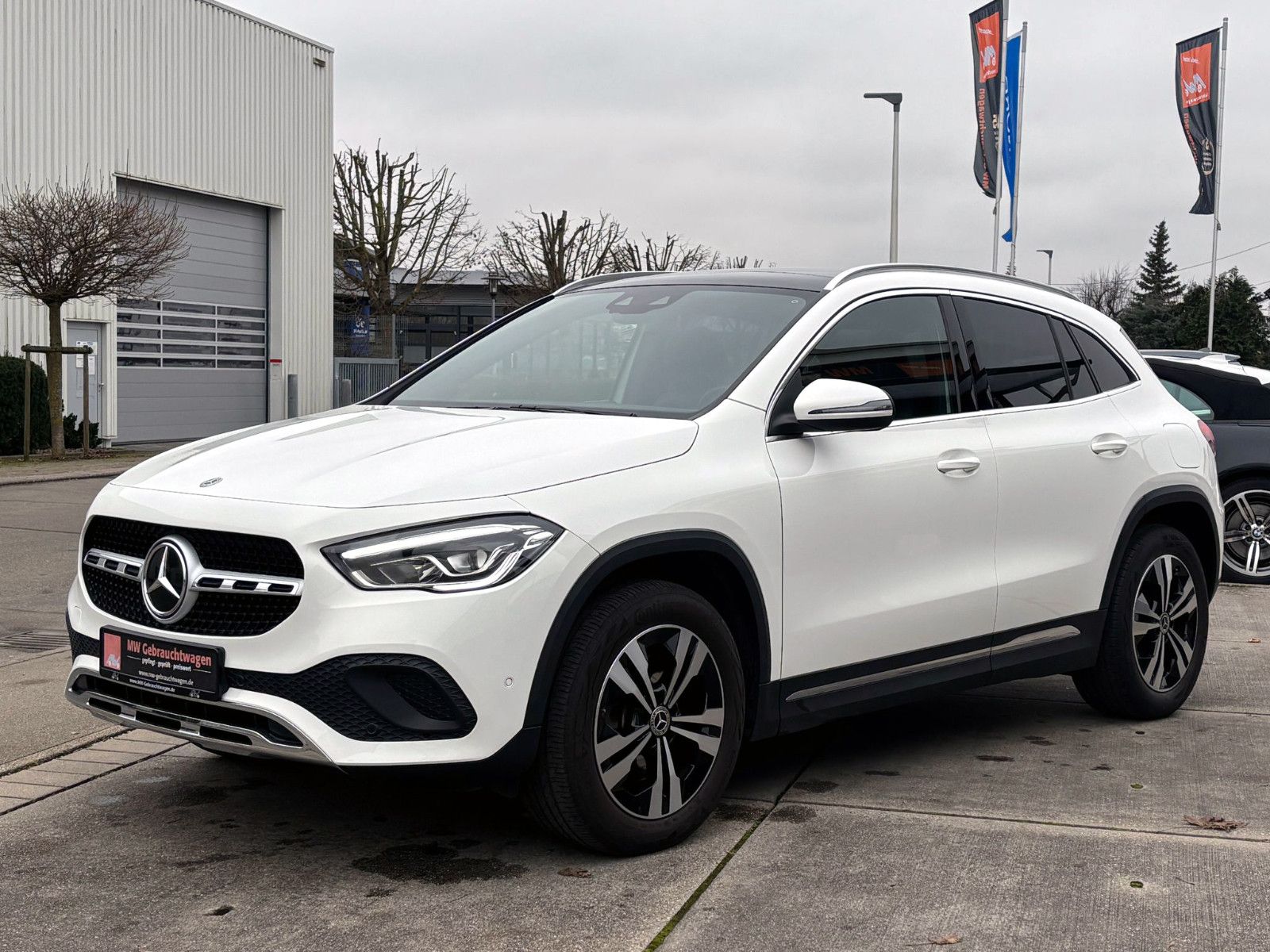 Fahrzeugabbildung Mercedes-Benz GLA250 4Matic Progressiv AHK KAM AMBI SHZ LED BT