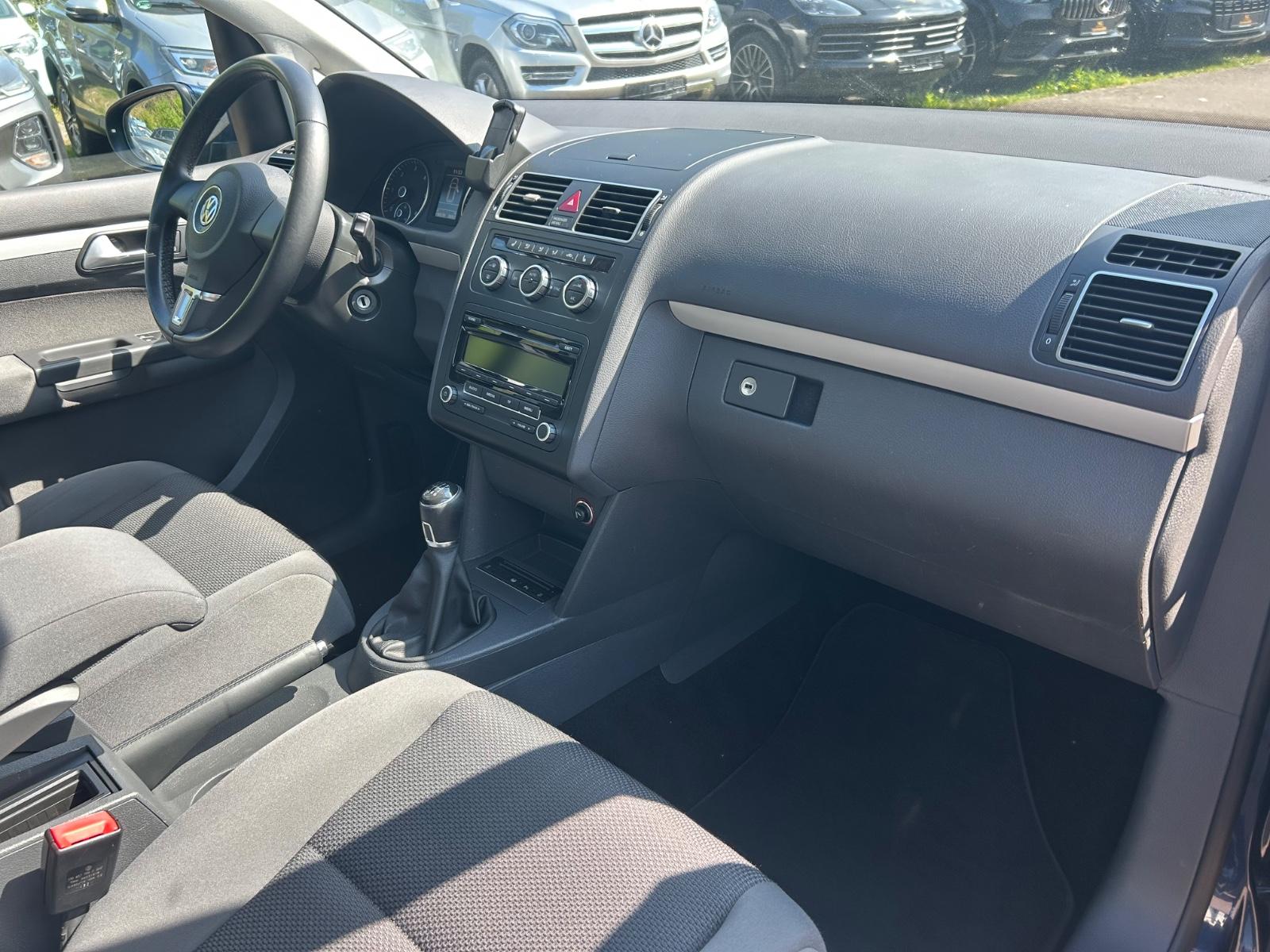 Volkswagen Touran 2015 — photo 11