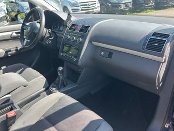Volkswagen Touran - 11