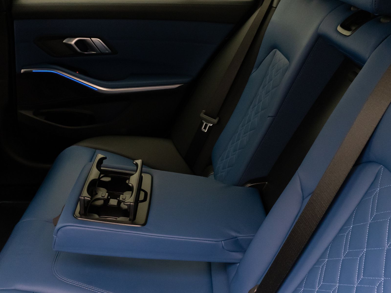 Fahrzeugabbildung BMW 320d xD M Sport DAB Laser Standhz 360°Individuai