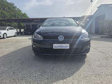Volkswagen Golf - 2
