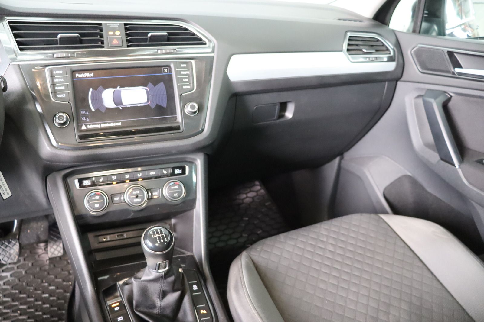 Fahrzeugabbildung Volkswagen Tiguan 4Motion 1. Hand  *Sitzhzg. * LED