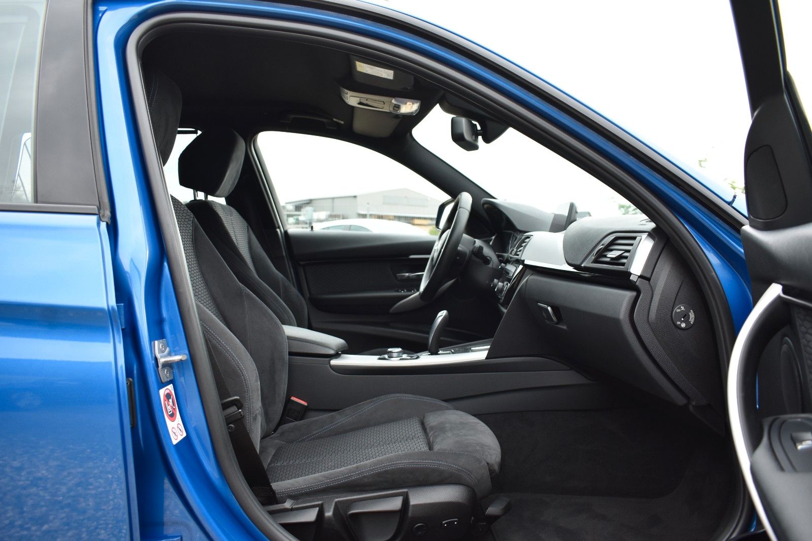 Fahrzeugabbildung BMW 318 d Touring M Sport EstorilB. Automatik LED