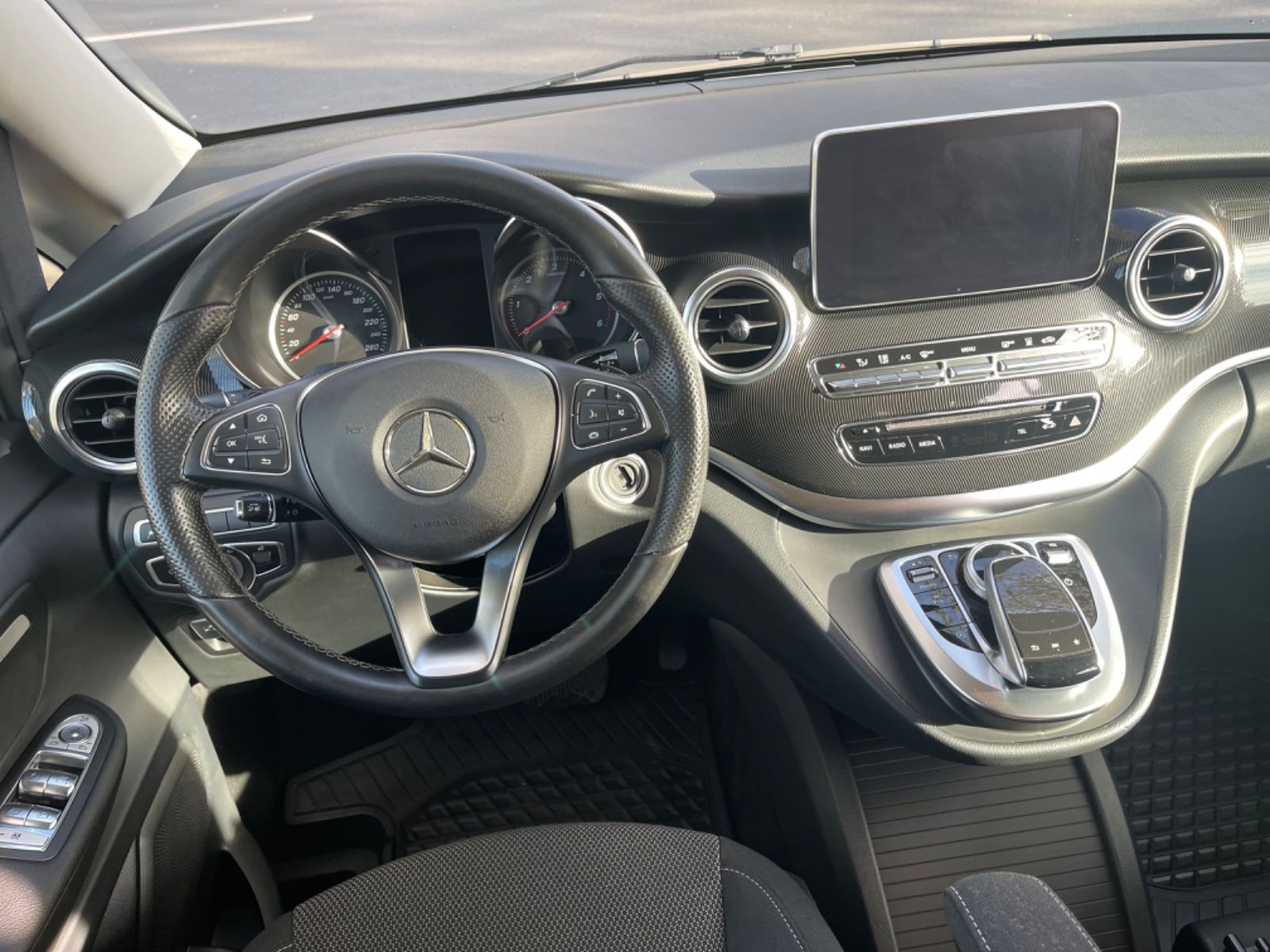 Fahrzeugabbildung Mercedes-Benz V 250d Edition Extralang*Distronic*6.Sitze*Navi*