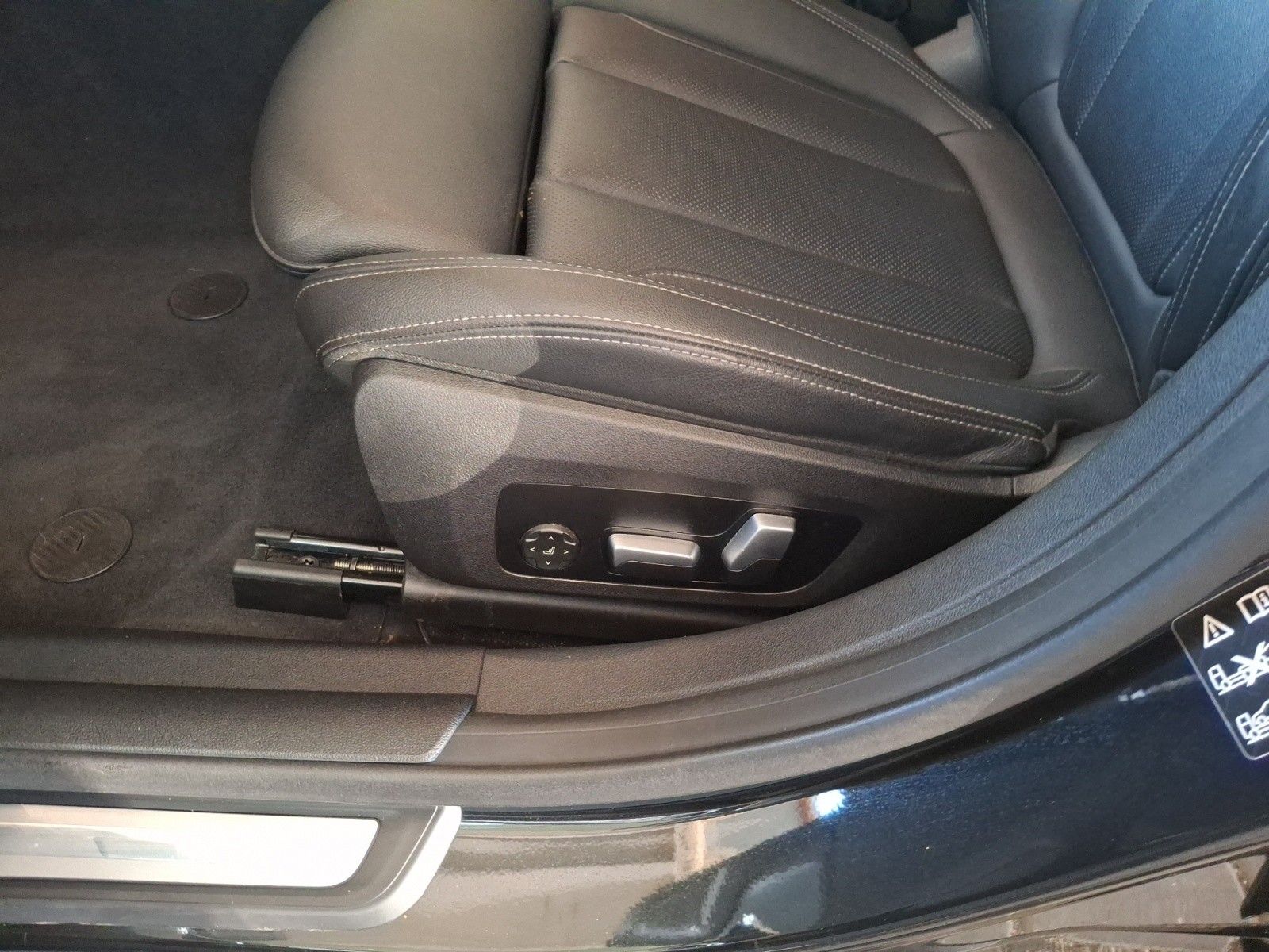 BMW i4 eDrive35 Klimaaut. HIFI Sitzhzg. Vorn foto 22