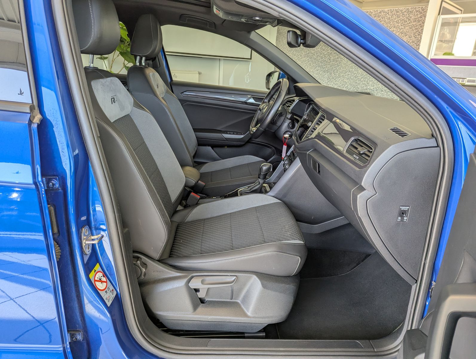 Fahrzeugabbildung Volkswagen T-Roc 1.5 TSI DSG 2x R-Line Sport Pano AID LED