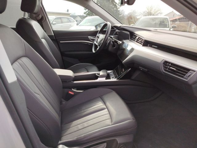 Fahrzeugabbildung Audi e-tron advanced 50 quattro 230 kW