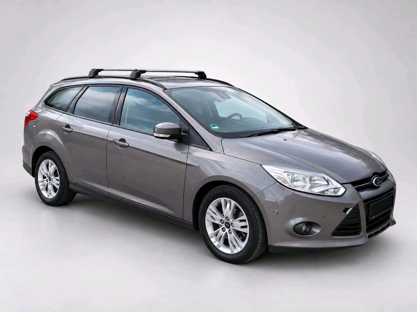 Ford Focus 2011 — interior