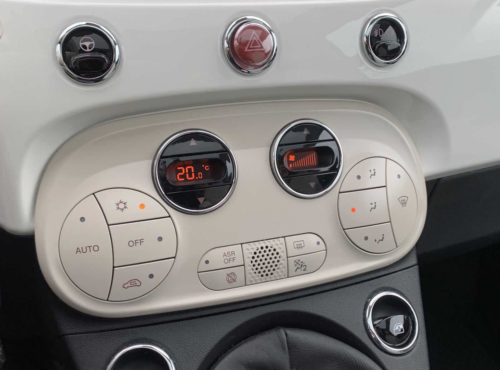 Fahrzeugabbildung Fiat 500 1.2*Collezione*CarPlay*PDC*Glasdach*Temp*