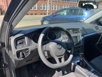 Volkswagen Golf - 10