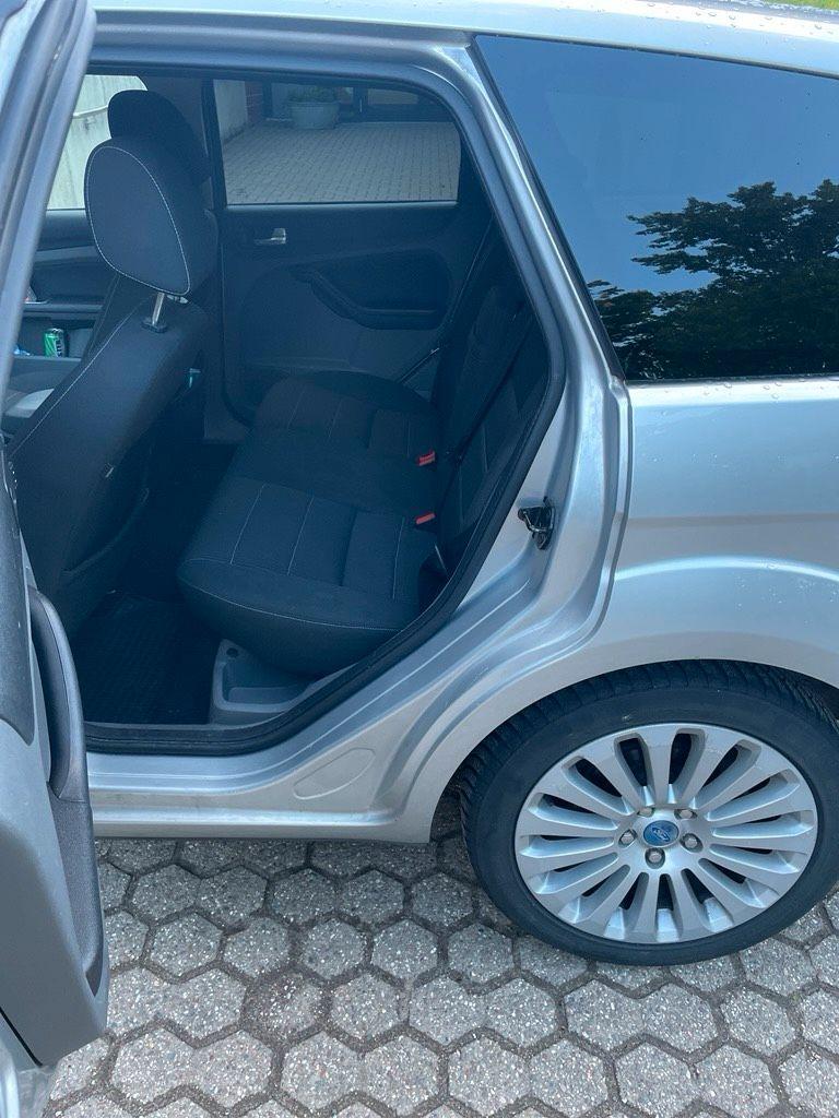 Ford Focus 2011 — салон
