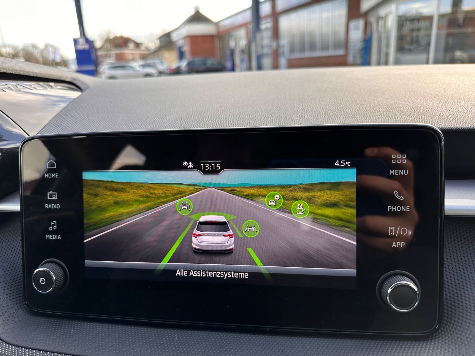 Fahrzeugabbildung SKODA Fabia Selection 1.0 TSI DSG LED/GRA/SHZG/APP