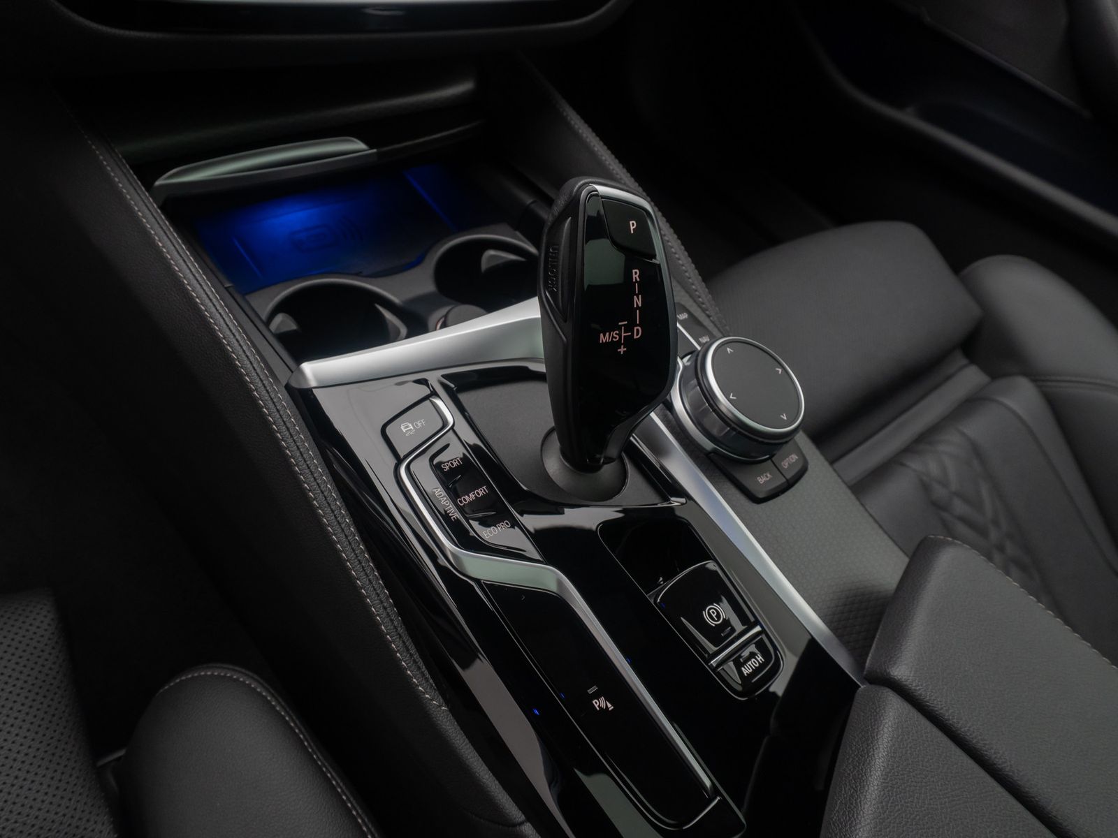 Fahrzeugabbildung BMW 530d  M Sport HUD DAB 4*Klima Laser Kamera Pano