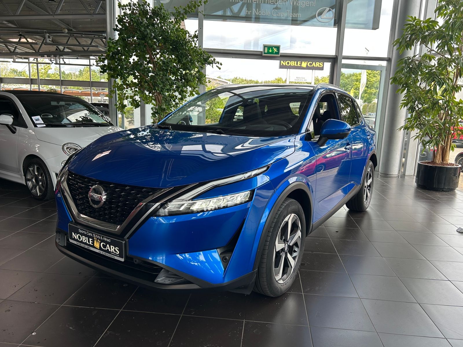 Fahrzeugabbildung Nissan Qashqai Premiere Edition PANO HUD 360° LED NAV